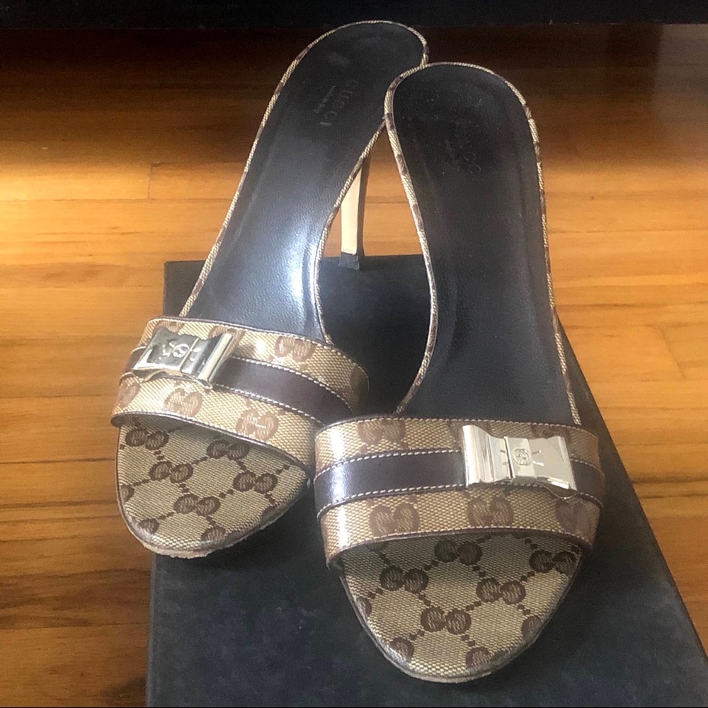 ✨Gucci✨ Beige Size 11 Crystal Monogram Princy Bow Heel Open Sandals [182…